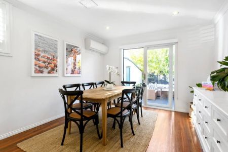 Low-Maintenance, Light-Filled Townhouse in the Heart of Richmond - Photo 2
