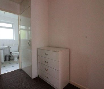 4 bedroom semi-detached house to rent - Photo 2