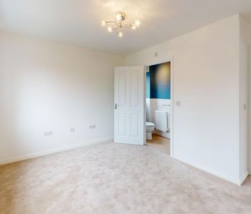 4 bedroom semi-detached house to rent - Photo 2