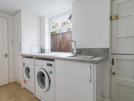 6 bedroom semi-detached house to rent - Photo 2