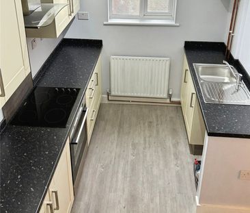 2 bedroom house to rent Horsham Road, Beare Green, Dorking, Surrey,... - Photo 4