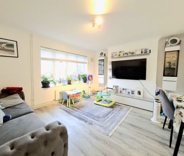 School Row, Hemel Hempstead - Photo 1