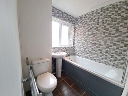 2 bedroom maisonette to rent - Photo 4