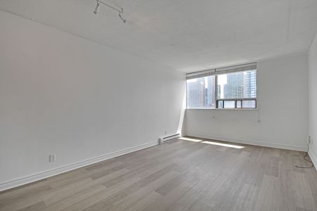 For Lease - 914 Yonge Street Unit# 1704, Toronto, Ontario - Photo 4
