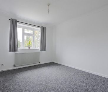 2 bedroom semi-detached bungalow to rent - Photo 4