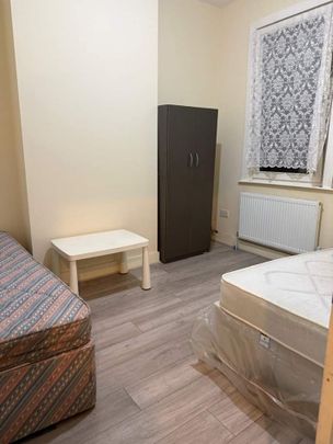 Room in a Shared House, Erskine Road, E17 - Photo 1