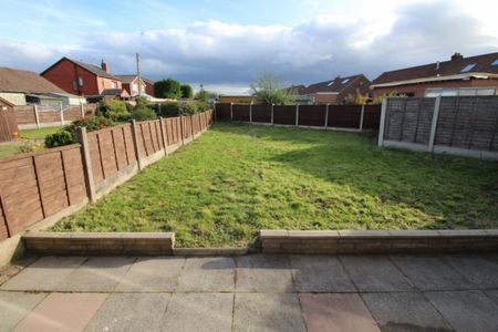 3 Bedroom Semi-Detached Bungalow - Photo 2