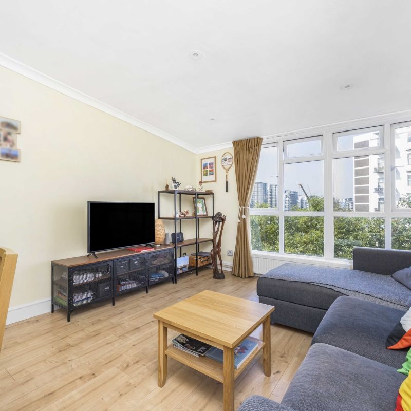 Philpot Square, London, SW6 - Photo 1