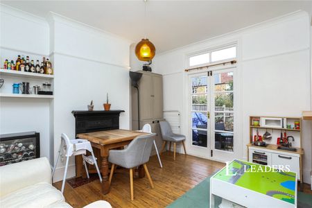 3 bedroom house to rent Riseldine Road, London, SE23 - Photo 4