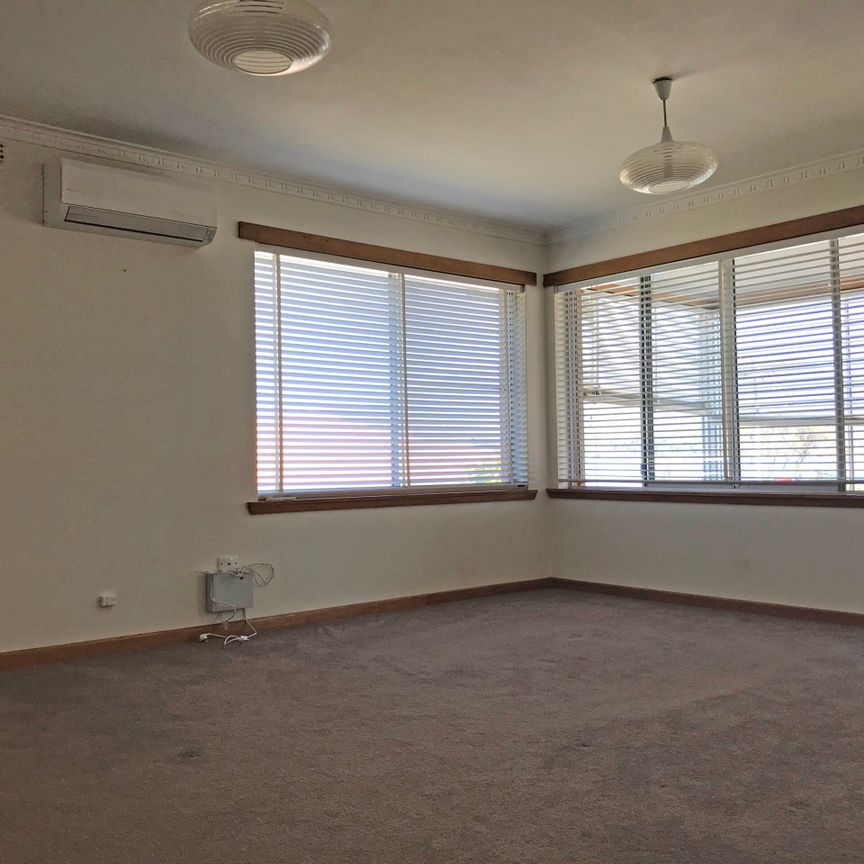 Two Bedroom Villa in a Peaceful Complex - Photo 2