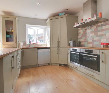 3 bedroom semi-detached house to rent - Photo 5