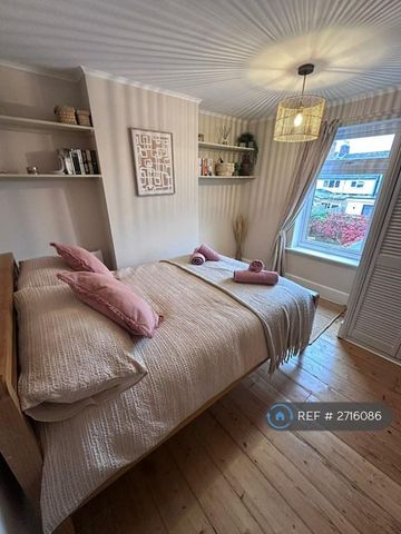 2 bedroom terraced house to rent - Photo 2