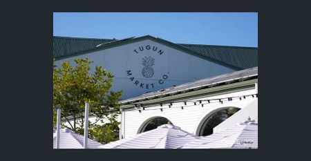 Spacious 4-Bedroom Family Home – Walk to John Flynn Hospital - Photo 3