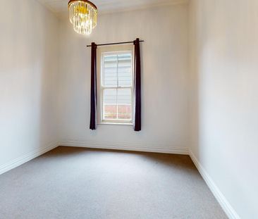 City Centre - 3 Bedrooms - Photo 2