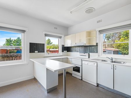 34 Earl Street Sandy Bay TAS 7005 Australia - Photo 2