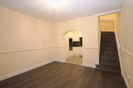 1 bedroom semi-detached house to rent - Photo 2