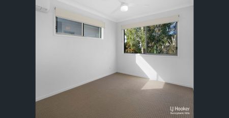 Air-conditioned family home with minimized garden maintenance and Solar Panel System - Photo 5