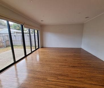 3 Bedroom Home Only around the Corner from Monash University... - Photo 2
