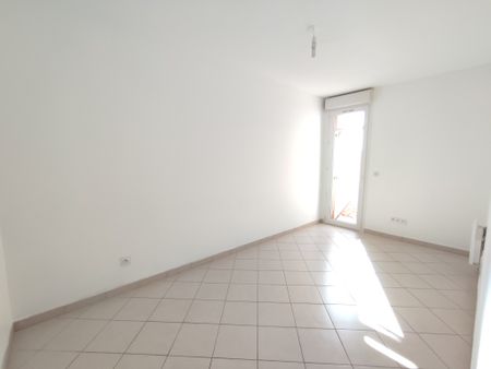 Location Appartement 3 pièces 65m² MARSEILLE 16ème - Photo 4