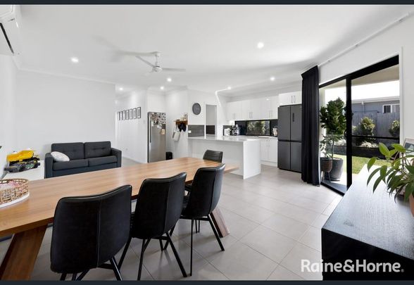 Contemporary Design with plenty of space! - Photo 1