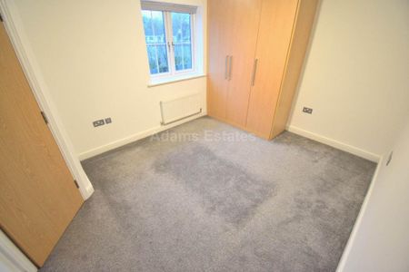 4 bedroom link detached house to rent - Photo 4