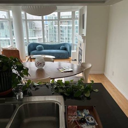 Furnished Yaletown Waterfront Condo - Photo 4