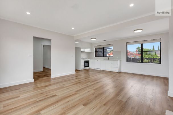 35 Rosedale Crescent, Dallas VIC 3047 - House For Rent | Domain - Photo 1