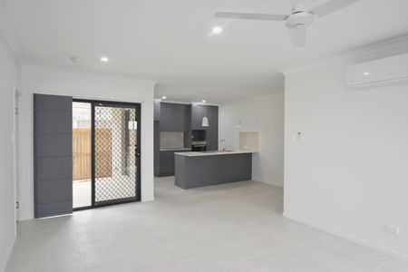 MODERN HOME IN FAMILY ESTATE! - Photo 2