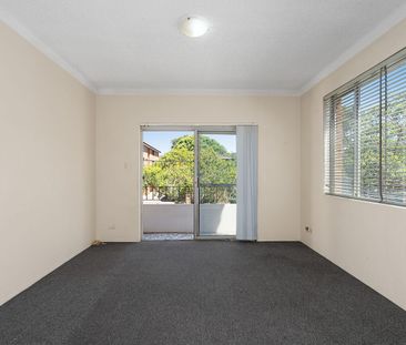 Convenient lifestyle in Liverpool CBD - Photo 3