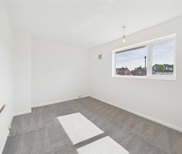 2 bedroom end of terrace house to rent - Photo 2