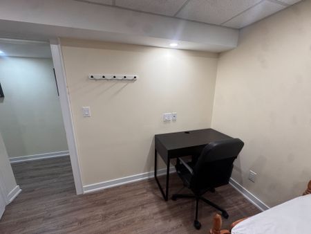 For Lease - 5 Barlow Road, Toronto, Ontario - Photo 2