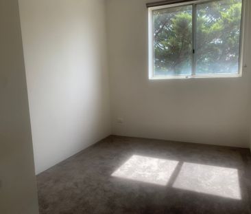 Cozy 2-Bedroom Unit in a Convenient Location - Photo 3