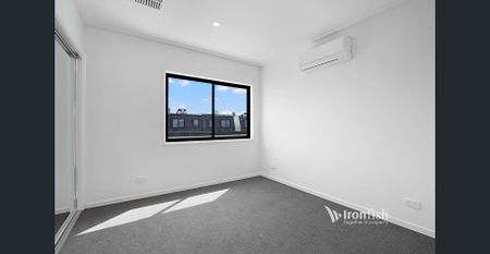 3 Bedroom Townhouse - Intelligent design for modern living - Photo 3