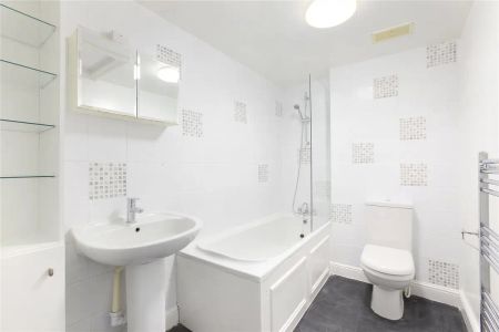 1 bedroom flat in Tooting - Photo 5