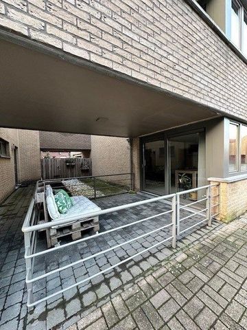 Gelijkvloers appartement in het centrum van Bree, met 2 slaapkamers, ruim terras en ondergrondse parkeerplaats. - Photo 4