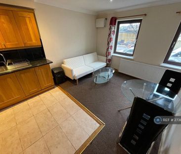 2 bedroom flat to rent - Photo 1