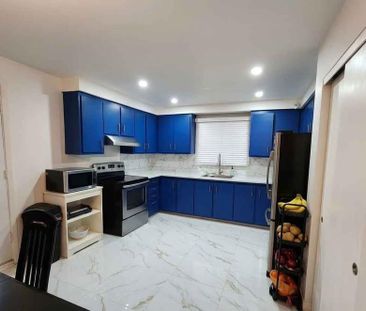 5 1/2 - 3 Bedroom 1 Bathroom-Internet Included / 5 1/2 - 3 chambres... - Photo 3