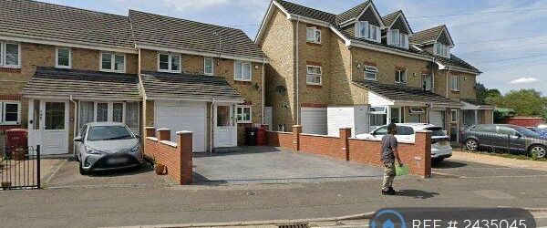 4 bedroom semi-detached house to rent - Photo 1