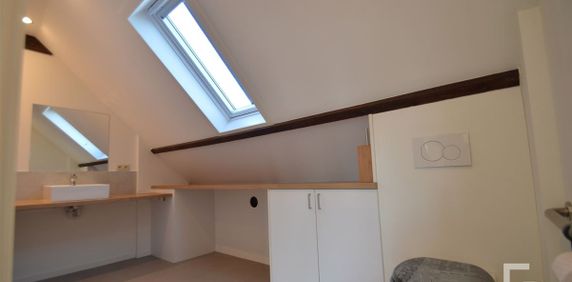 Recent appartement met zicht op het dorpsplein - Photo 2