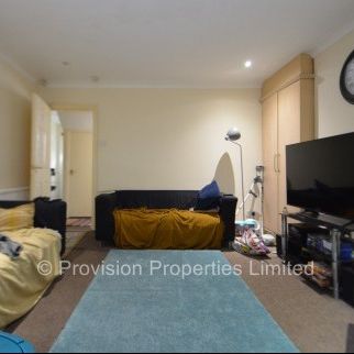 Unihomes 4 Bedroom Properties in Leeds - Photo 1