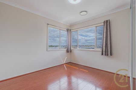 Cos5-Bedroom House for Rent in Box Hill!* - Photo 3