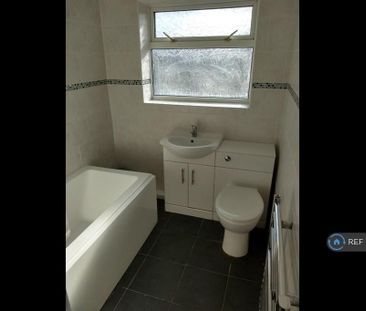 3 bedroom semi-detached house to rent - Photo 6