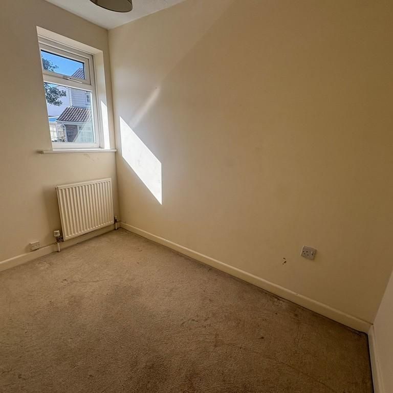 2 bedroom end of terrace house to rent - Photo 1