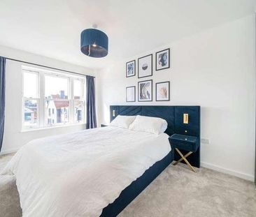 Threadneedle Road, Farnham, Surrey, GU9 - Photo 3