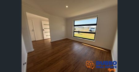 MODERN THREE BEDROOM HOME - Photo 2