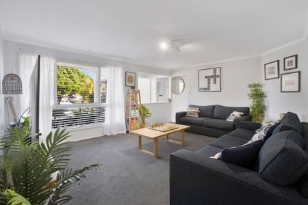 Spacious Family Living with Pool, Moments from the Beach! - Photo 4