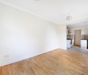 2 Bed Flat, Woodland Road, SE19 - Photo 1