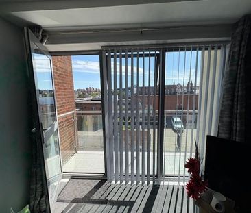 2 bedroom flat to rent - Photo 6