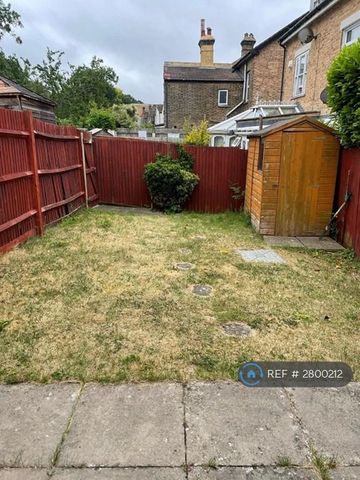 2 bedroom end of terrace house to rent - Photo 3