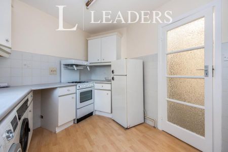 2 bedroom apartment to rent West Cliff Road, Bournemouth, BH4 - Photo 4